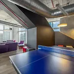 Cozy Downtown Pad- Luxe Rooftop Pool Gym And More