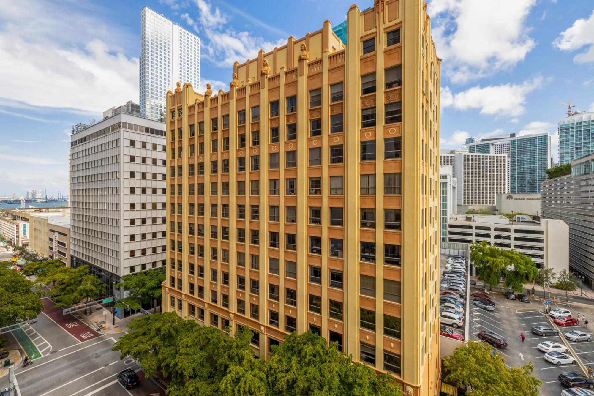 Cozy Downtown Pad- Luxe Rooftop Pool Gym And Appartement Miami